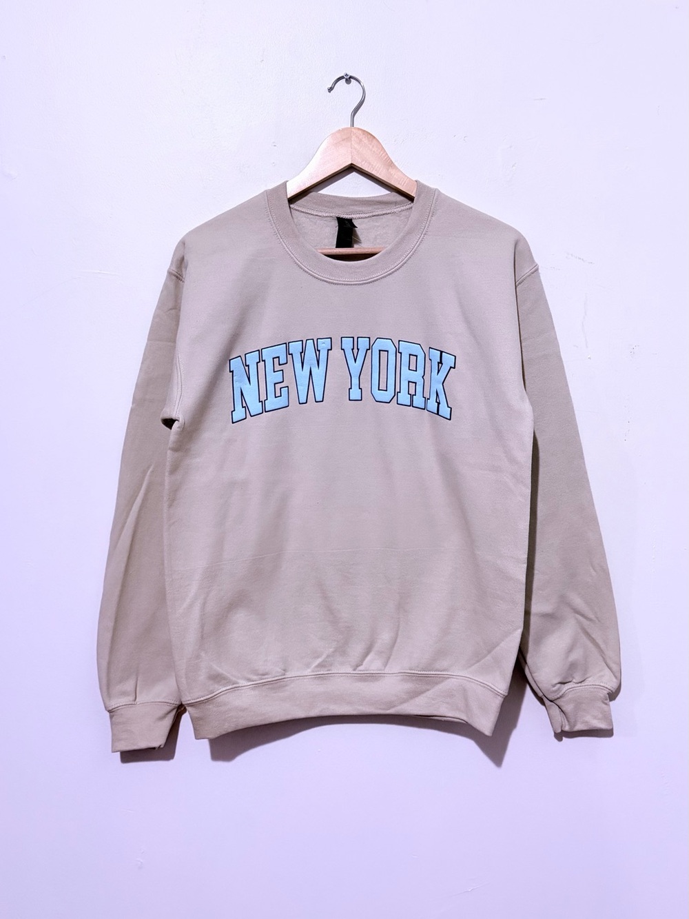 Gildan Beige Crewneck Sweatshirt with Light Blue "NEW YORK"